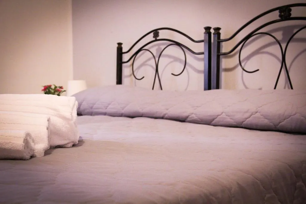 Tra L'Etna E Il Mare B&B Katanya İtalya