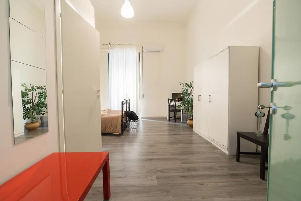 Tra L'Etna E Il Mare B&B Katanya Oda ve Kahvaltı