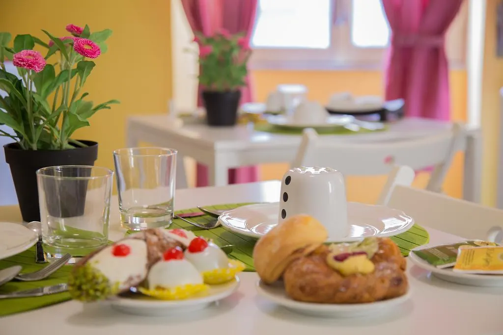 Tra L'Etna E Il Mare B&B Katanya İtalya