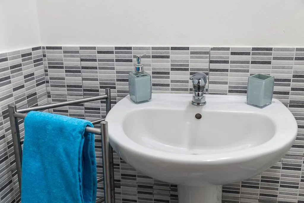 Tra L'Etna E Il Mare B&B Katanya 3*,  İtalya