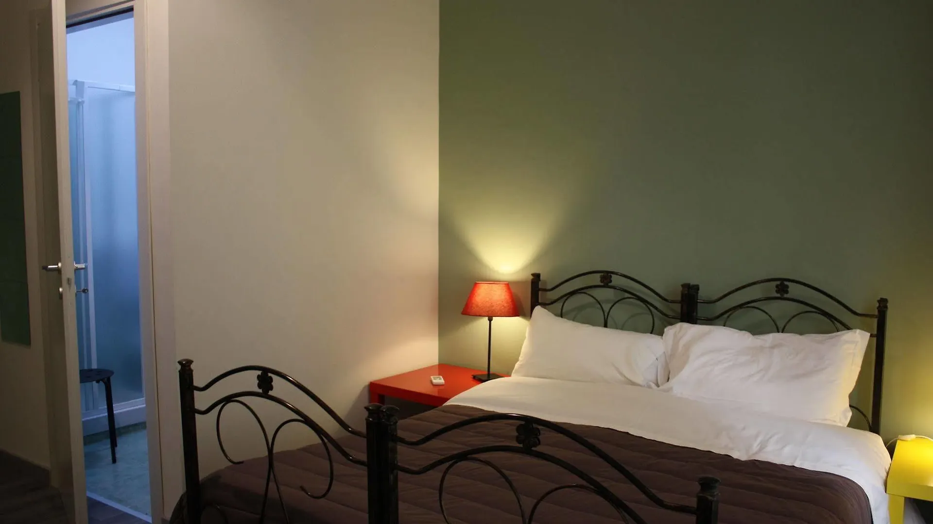 Tra L'Etna E Il Mare B&B Katanya Oda ve Kahvaltı