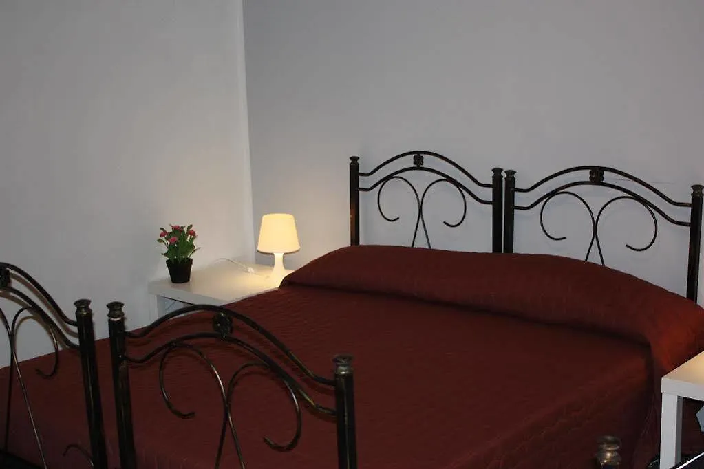 Tra L'Etna E Il Mare B&B Katanya Oda ve Kahvaltı
