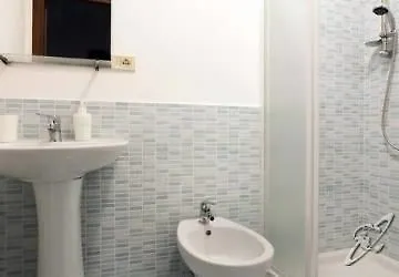Tra L'Etna E Il Mare B&B Katanya 3*,  İtalya